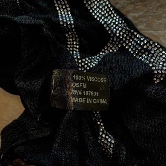 NWOT GEM SCARF - Picture 3 of 3